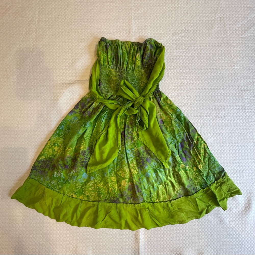 Pretty lightweight dress. Figure forgiving. Cute with sandals. Sz L (runs small) - Picture 6 of 11